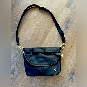 Lululemon 5L festival bag